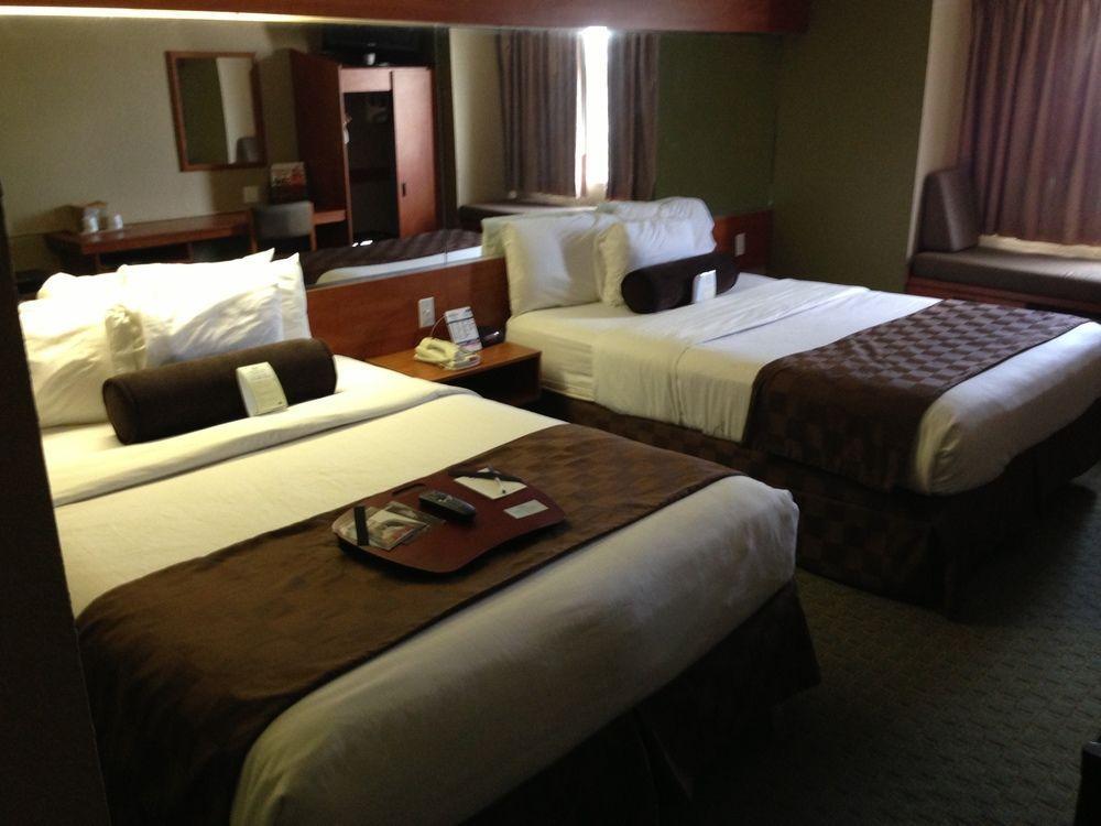 Super 8 By Wyndham San Antonio Downtown Ne Hotel Exterior foto